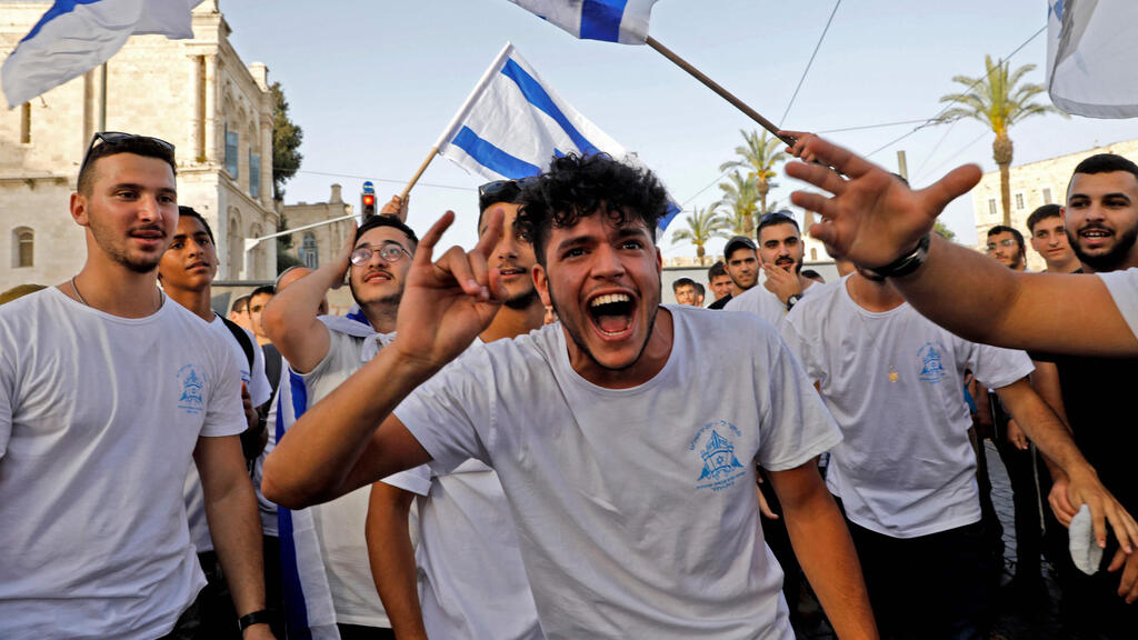 Young religious Israelis attending the 'Flag parade' in Jerusalem on May 10, which was cut short due to a barrage of rockets from Gaza (Photo: AP) מצעד הדגלים בירושלים
