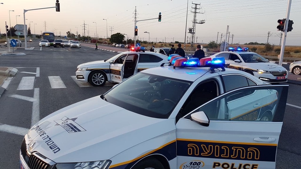 Police block entrance to Lod fearing riots (Photo: Hagai Dekel) המחסומים בלוד
