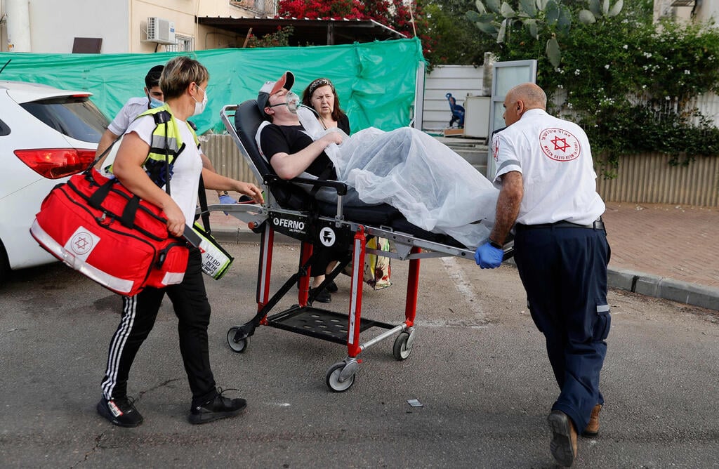 כאשר לא מגיע חמצן למוח במשך שבע שניות, הגוף מפיל אותנו למצב מאוזן כדי להזרים כמה שיותר דם עם חמצן למוח (צילום: AFP) שיגור רקטות מעזה