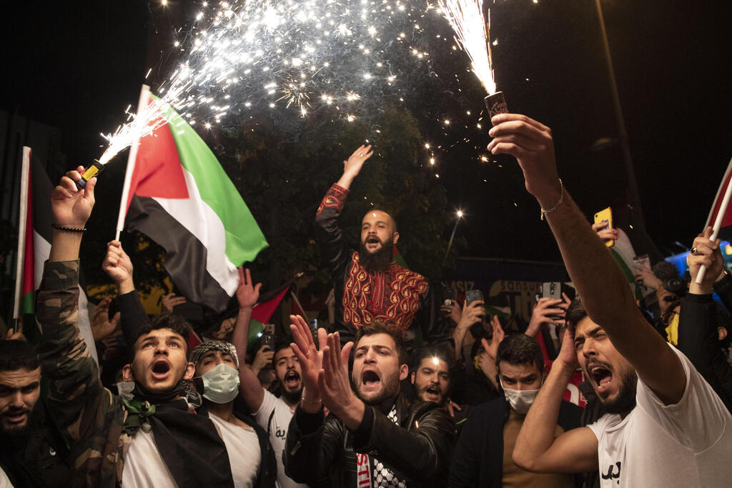 הפגנה ליד הקונסוליה של ישראל איסטנבול טורקיה