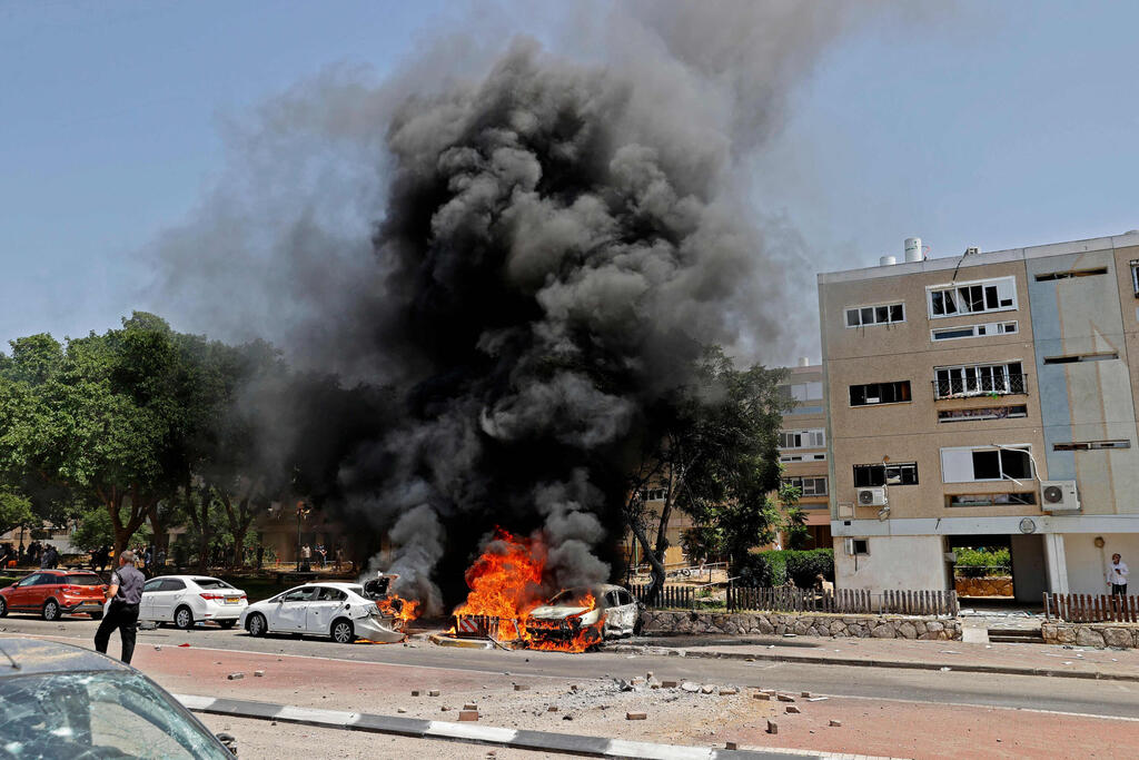 A rocket fired from Gaza hits a target in the southern city of Ashkelon on Tuesday (Photo: AFP) נפילות באשקלון