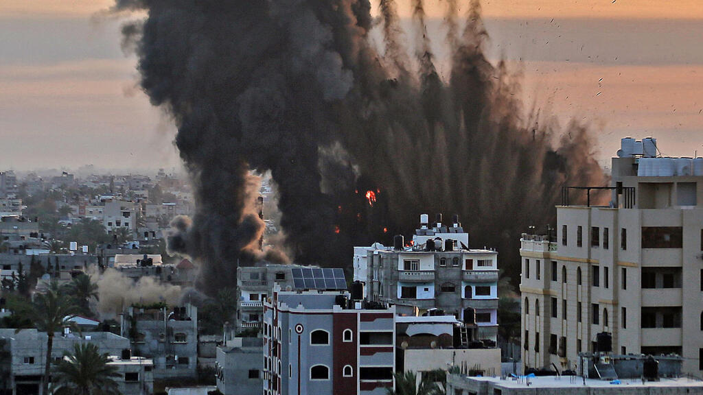 Black smoke billows after a series of Israeli airstrikes in Khan Yunis in southern Gaza, May 12, 2021 
