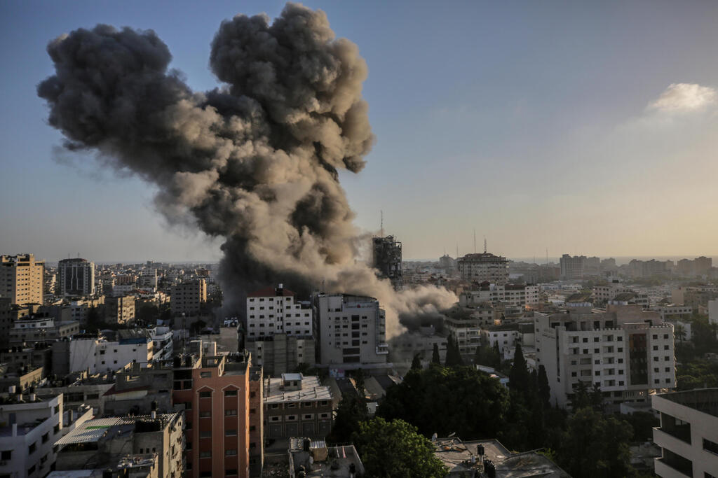 IDF airstrike in Gaza (Photo: EPA) תקיפת צה"ל בעזה
