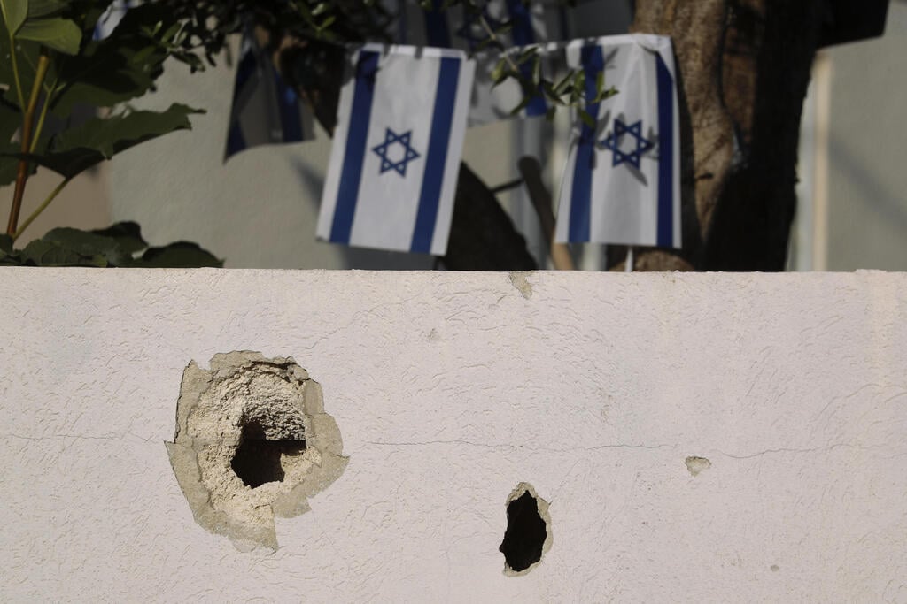 נזקי פגיעת הרקטה בבית באשקלון