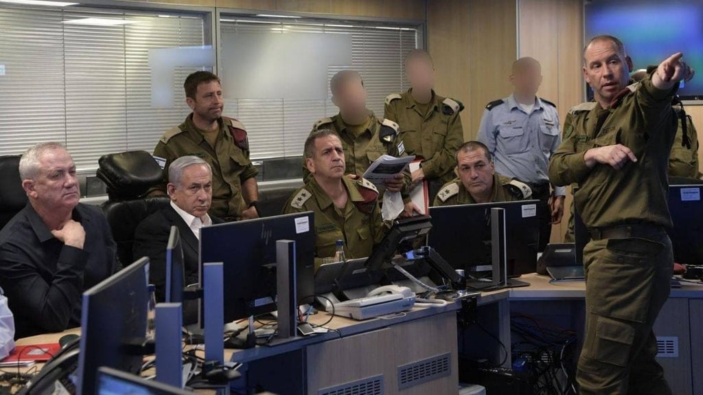 בנימין נתניהו, בני גנץ ואביב כוכבי בקריה
