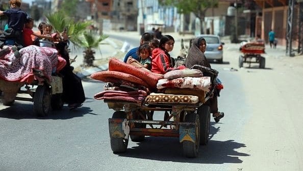 Residents of the northern Gaza Strip leave their homes seeking shelter משפחות בורחות מצפון רצועת עזה