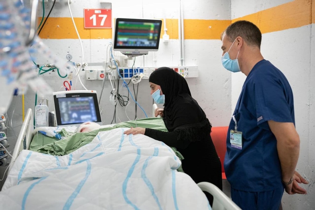 Mohammed Jantazi, 12, treated at Sheba Medical Center near Tel Aviv for the burns he sustained during the firebombing of his home last month (Photo: Hadar Yoavian) בן ה- 12 שמאושפז בשיבא