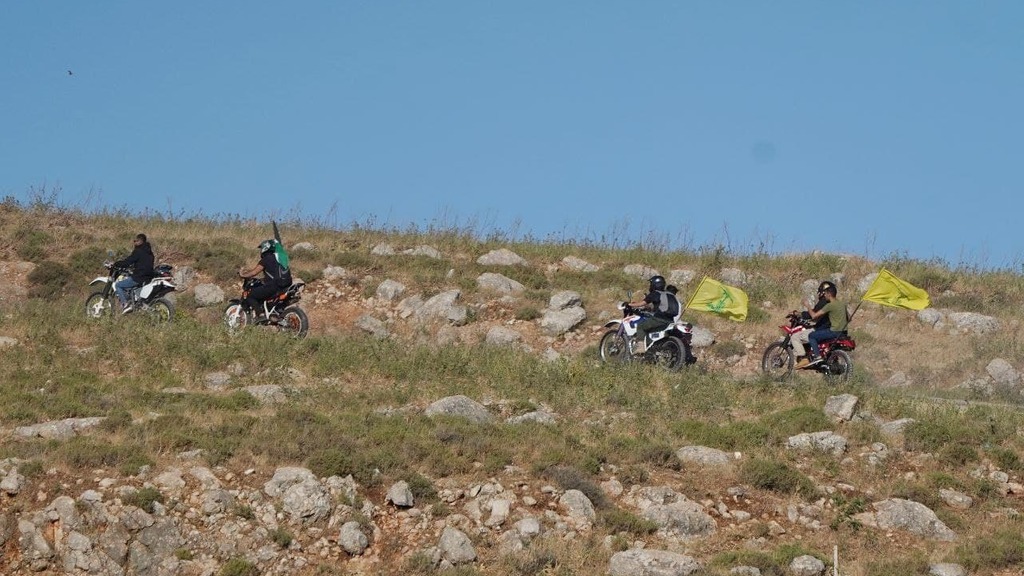 פעילי חיזבאללה בגבול לבנון בימים האחרונים. השיגורים לא חצו לישראל (צילום: אפי שריר ) אנשי חיזבאללה בגבול