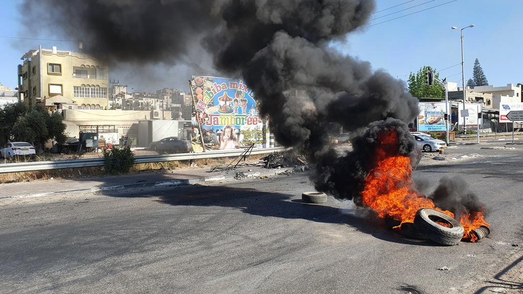 A riot in Tayibe following the start of the Gaza war (Photo: Ido Erez) הפגנות בטייבה