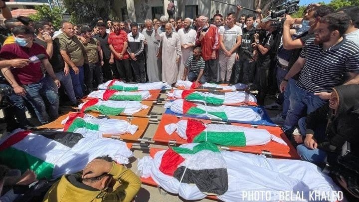 Funerals of victims of an Israeli strike on the Shati refugee camp in Gaza that killed 11 members of one family on Saturday הלווית בני המשפחה שנהרגו בהפצצת צה"ל במחנה הפליטים שאטי בעזה