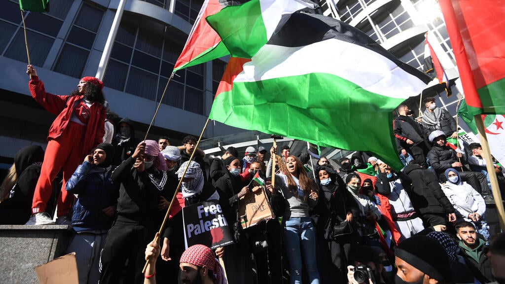 Pro-Hamas demonstration in London (Photo: EPA) ההפגנות הפרו פלסטיניות בלונדון