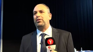 יאיר רביבו ראש עיריית לוד לאחר ישיבת המועצה, צופה את הבלאגן חודש מראש