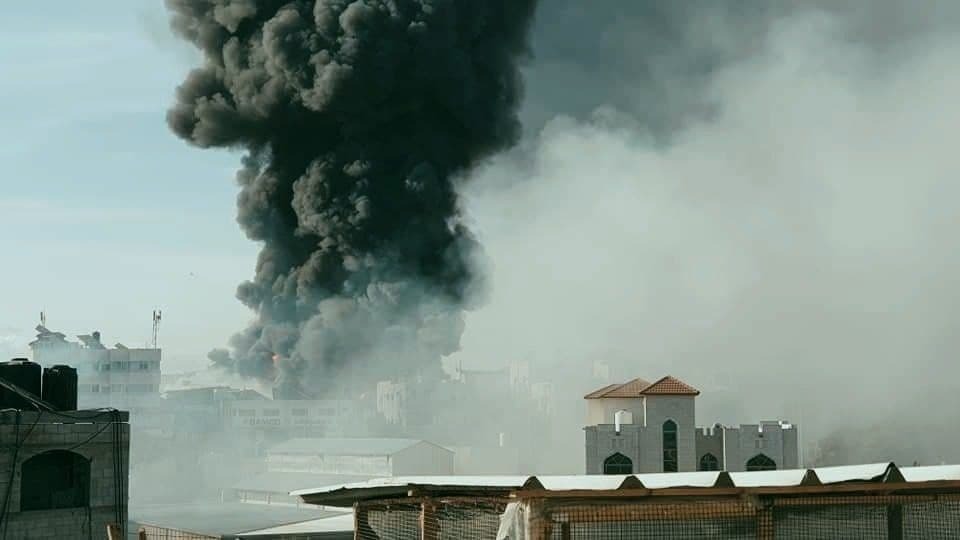 עזה: שריפת ענק במפעל סבונים מוכר בעיר