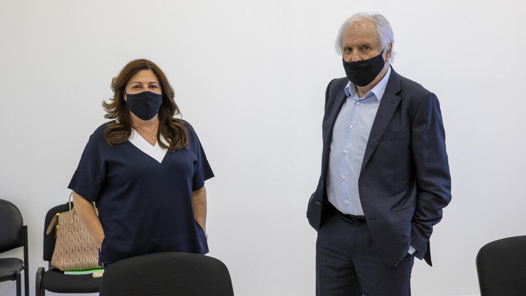 "נעשה שימוש בבני משפחה כאמצעי לחץ". שאול ואיריס אלוביץ' בבית המשפט, ב-2021 (צילום: עמית שאבי) שאול ואיריס אלוביץ' בבית המשפט