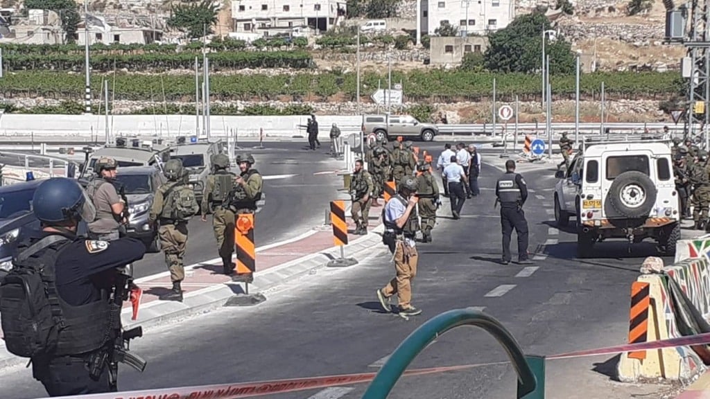 זירת ניסיון הפיגוע בקריית ארבע (צילום: הדס מאור, TPS) זירת ניסיון הפיגוע בקריית ארבע