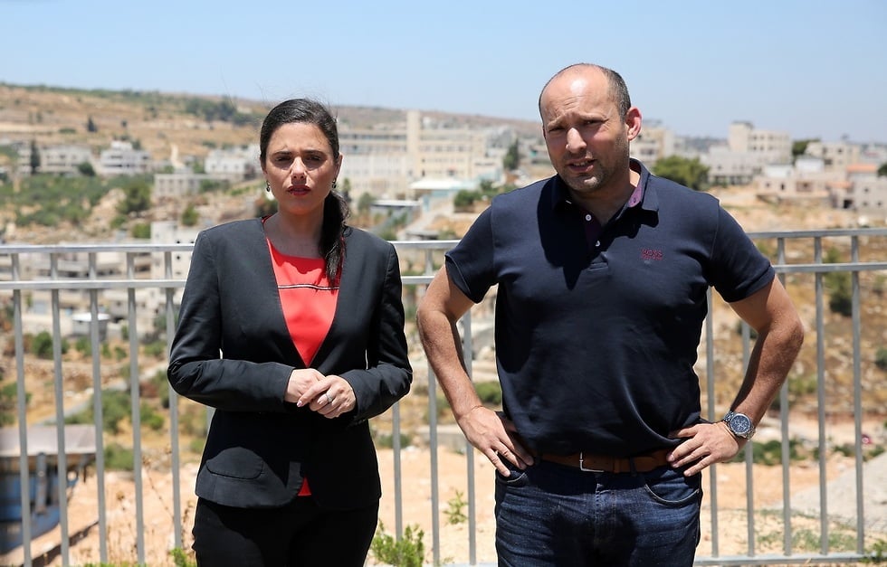 בנט ושקד (צילום: אלכס קולומויסקי) תמונה של נפתלי בנט ואיילת שקד