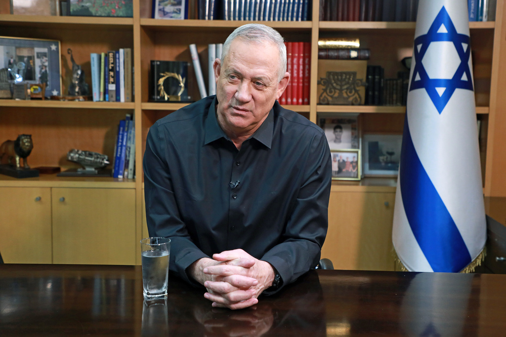 גנץ. צפוי להישאר שר הביטחון (צילום: דנה קופל) בני גנץ בריאיון לynet
