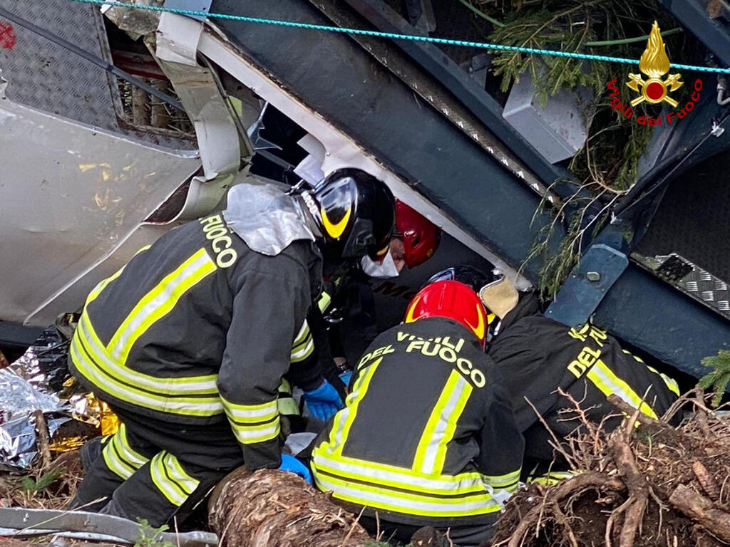 זירת האסון באיטליה (צילום: AFP, VIGILI DEL FUOCO / HANDOUT) זירת האסון באיטליה