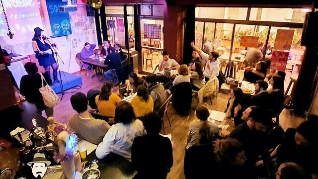 ''יש המון אנשים שזה הקטע שלהם''. סוקולובסקי בר בחולון (צילום: מתוך עמוד הפייסבוק של סוקולובסקי) ''יש המון אנשים שזה הקטע שלהם''. סוקולובסקי בר בחולון