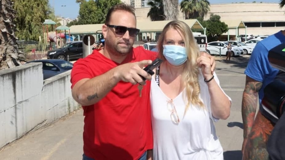 ציפי רפאלי עם בנה ניל בן פורת (צילום: יריב כץ) ציפי רפאלי השתחררה מנווה תרצה ברמלה