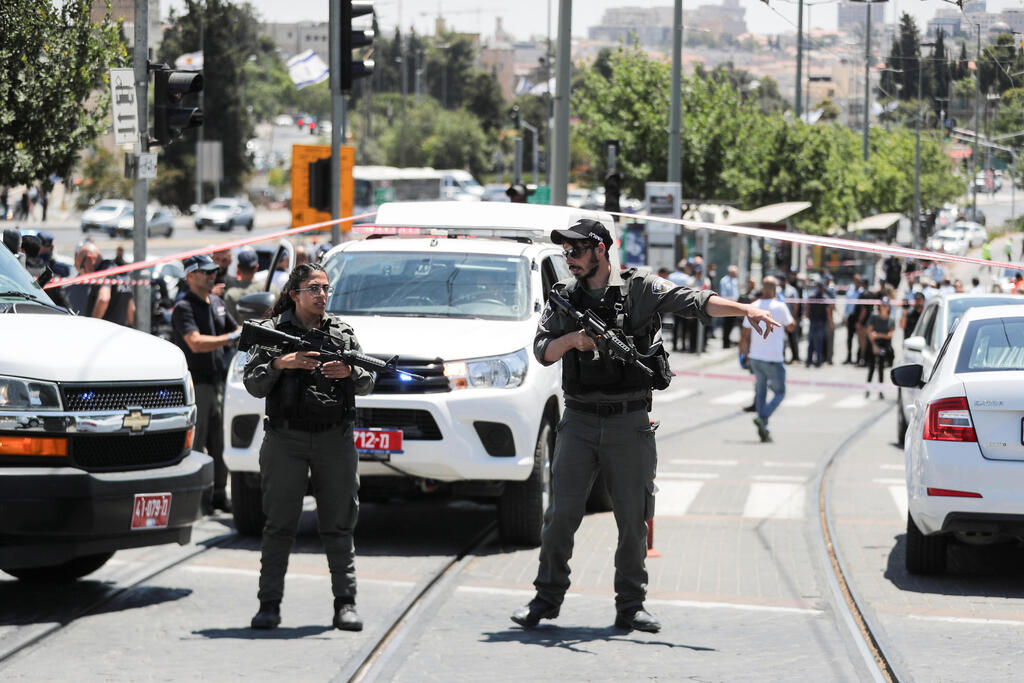 זירת הפיגוע בירושלים (צילום: רויטרס) פיגוע דקירה בירושלים