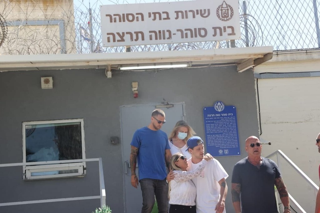 ציפי עם דור (בלבן) ואון רפאלי (צילום: יריב כץ) ציפי רפאלי השתחררה מנווה תרצה ברמלה