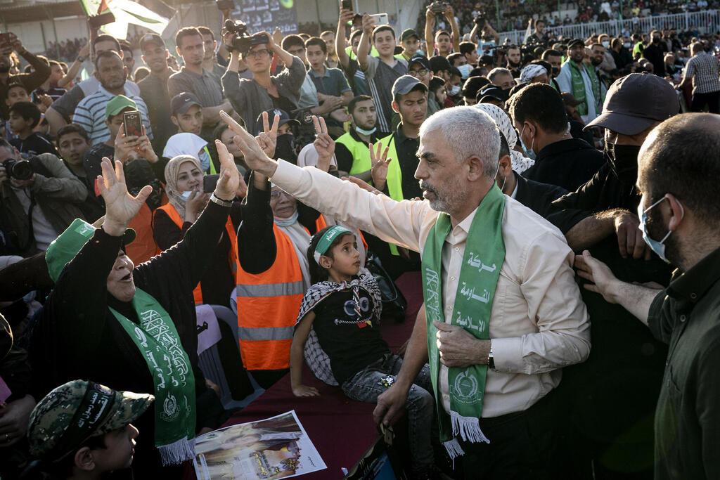 Hamas leader in Gaza Yahya Sinwar (Photo: AP) מנהיג חמאס יחיא סינוואר בטקס לזכר הרוגי סבב הלחימה האחרון בעזה