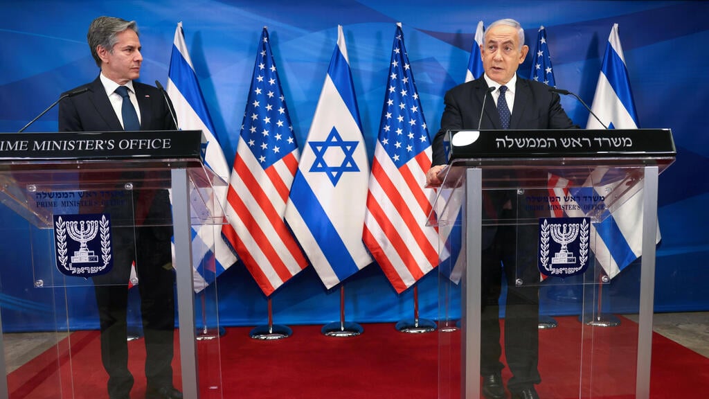 נתניהו וביידן בהצהרות המשותפות (צילום: רויטרס) ראש הממשלה בנימין נתניהו במסיבת עיתונאים עם מזכיר המדינה האמריקני אנתוני בלינקן