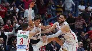 אדם אריאל רגע אחרי שלשת הניצחון
