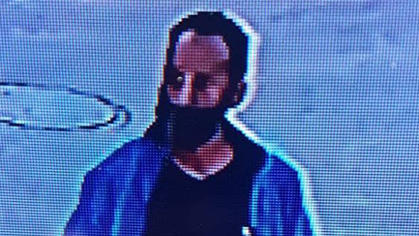 המשטרה מבקשת עזרה בזיהוי חשוד בביצוע עבירת מין במרחב הציבורי בבאר שבע