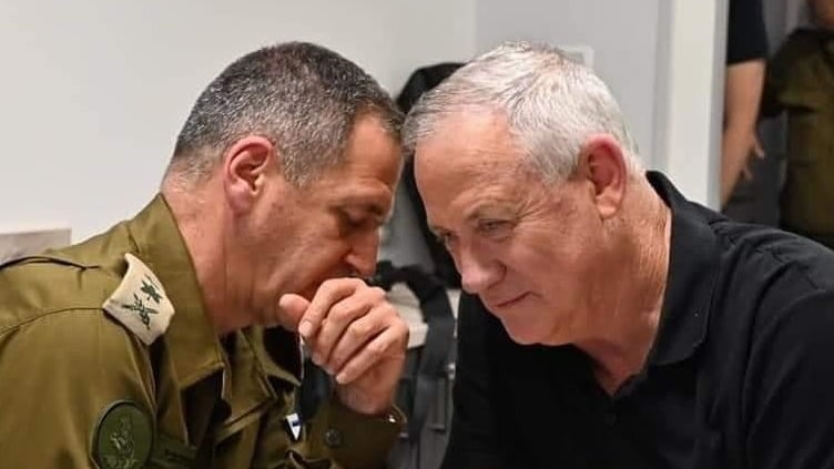 בני גנץ ואביב כוכבי (צילום: אריאל חרמוני, משרד הביטחון) בני גנץ ואביב כוכבי