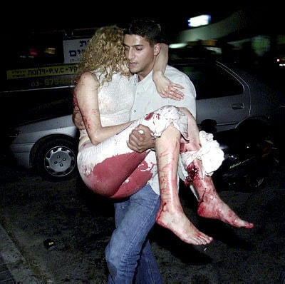 Evacuating the wounded after the Dolphinarium bombing (Photo: Michael Krammer) נדיה
