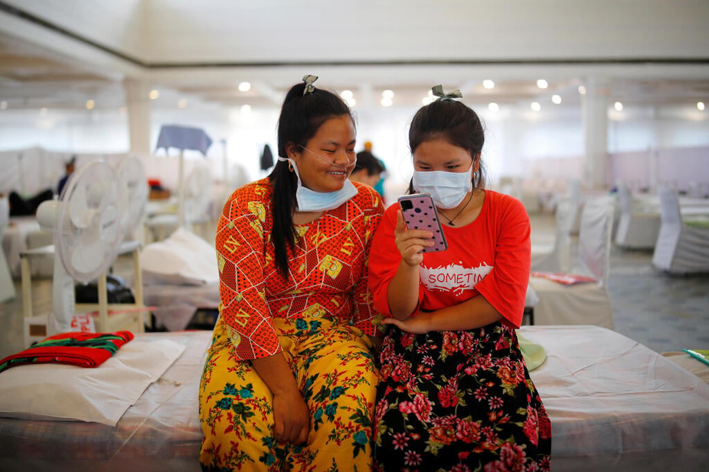 Indian Jew girls, members of the Bnei Menashe, look at a mobile phone at a COVID-19 care facility in New Delhi, India (Photo: Reuters) Indian Jew girls, members of the Bnei Menashe, or the Children of Menashe, one of the "lost tribes of Israel" from the India's northeastern state of Manipur, suffering from the coronavirus disease (COVID-19), look at a mobile phone at a COVID-19 care facility, inside a Gurudwara or a Sikh Temple, in New Delhi, India