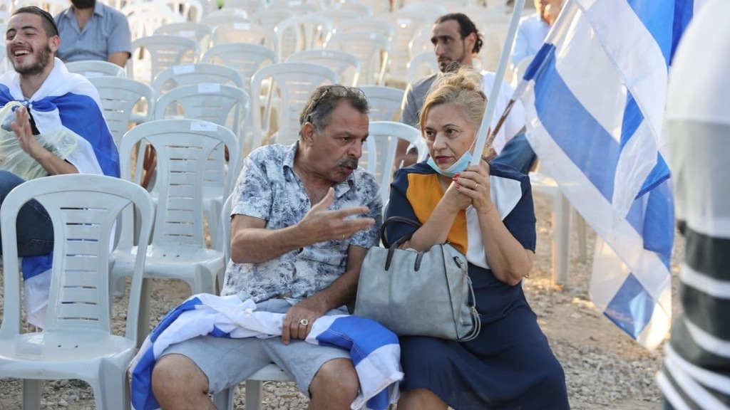 צילום: מוטי קמחי הפגנה מול ביתו של ניר אורבך בפתח תקווה