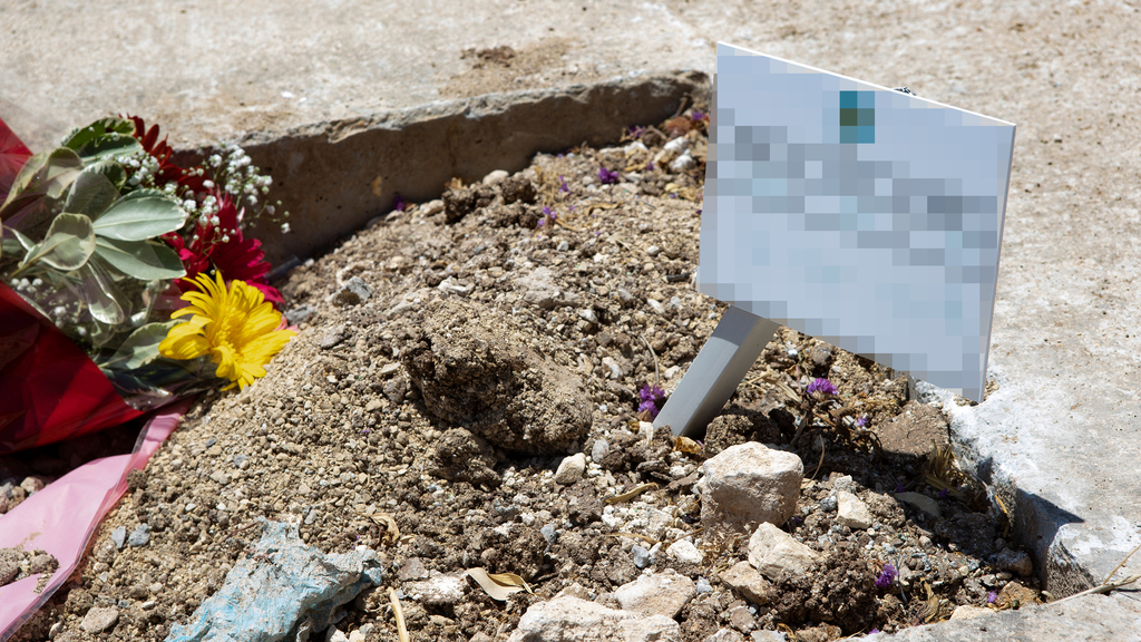 קברו של הקצין שנמצא ללא רוח חיים בכלא הצבאי (צילום: גיל נחושתן) הקבר של הקצין שמצא את מותו בכלא