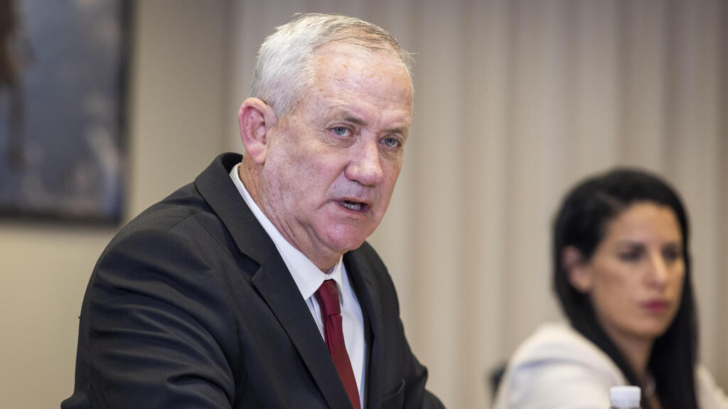 Defense Minister Benny Gantz (Photo: EPA) שר הביטחון בני גנץ פגישה עם מזכיר ההגנה של ארה"ב לויד אוסטין