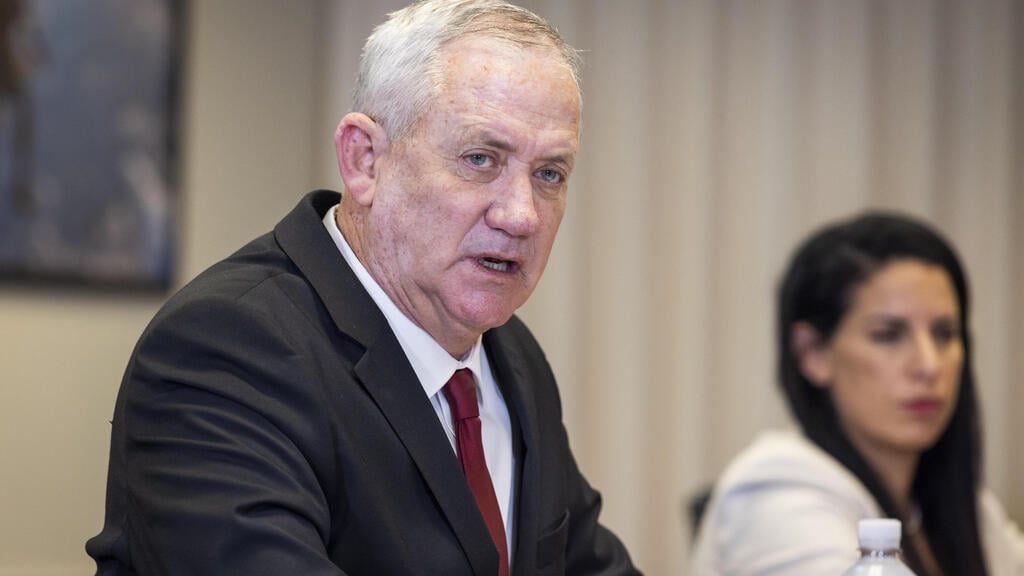 Defense Minister Benny Gantz (Photo: EPA) שר הביטחון בני גנץ פגישה עם מזכיר ההגנה של ארה"ב לויד אוסטין