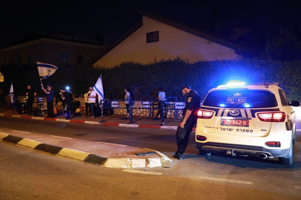 צילום: דנה קופל ההפגנה מול הבית של בנט