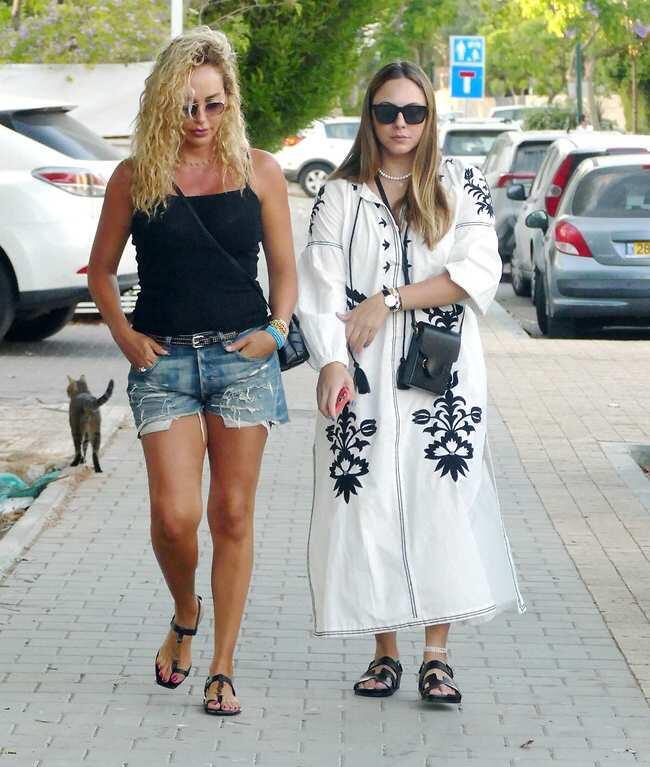 שמחים לראות אתכן. מירי בוהדנה ואתי קובו (צילום: אמיר מאירי ) שמחים לראות אתכן. מירי בוהדנה ואתי קובו