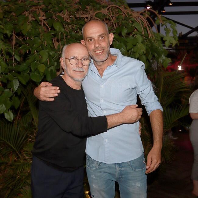 כבר מותר לחבק. היוצר אורי סלעי ויעקב כהן