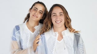 שחר טיבי ונויה ברעם במדי הנבחרת הישראלית שעיצבו קסטרו לאולימפיאדת טוקיו 2021