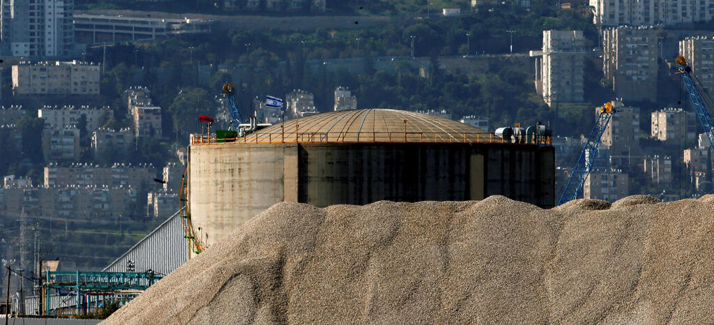 Israel's largest  ammonia tank in Haifa 