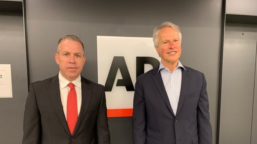 השגריר ארדן עם נשיא AP גארי פרוייט השגריר ארדן עם נשיא AP גארי פרוייט (Gary Pruitt)