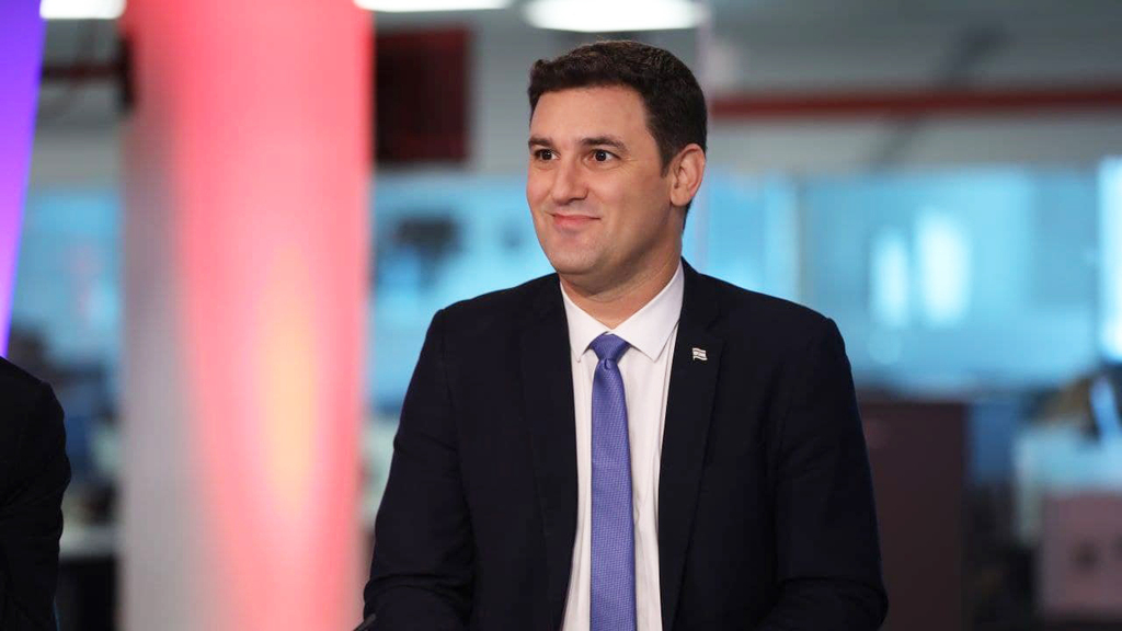 השר איתן גינזבורג באולפן ynet, הבוקר (צילום: משה מזרחי) איתן גינזבורג