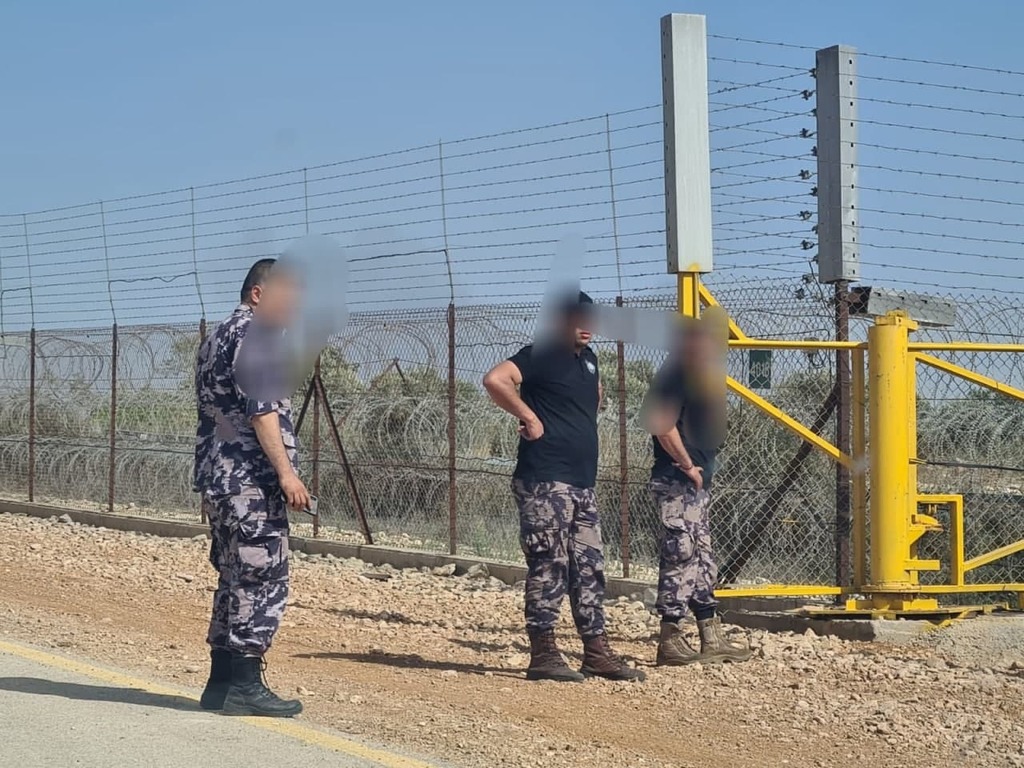צוותים של כבאים פלסטינים הגיע לסייע בכיבוי השריפות באריאל