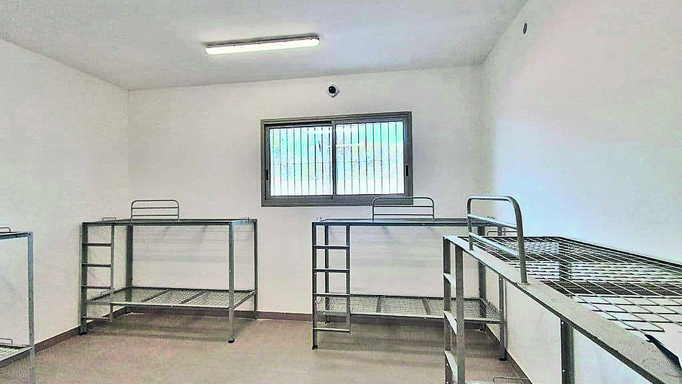 הכלא שבו שהה הקצין (צילום: יואב זיתון) הכלא הצבאי נווה צדק