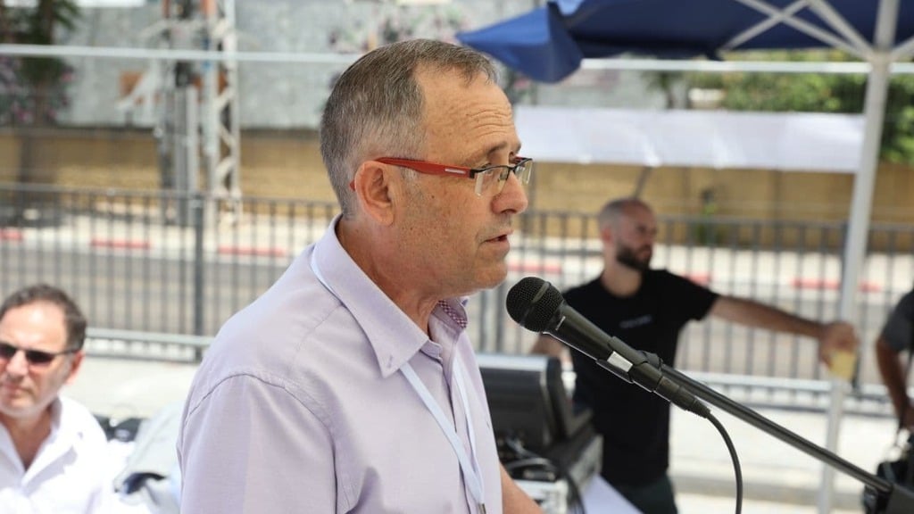 מנכ"ל נת"ע חיים גליק, הבוקר בהשקה (צילום: מוטי קמחי) חיים גליק אירוע לציון תחילת נסיעות המבחן של קו הרכבת הקלה בפתח תקווה