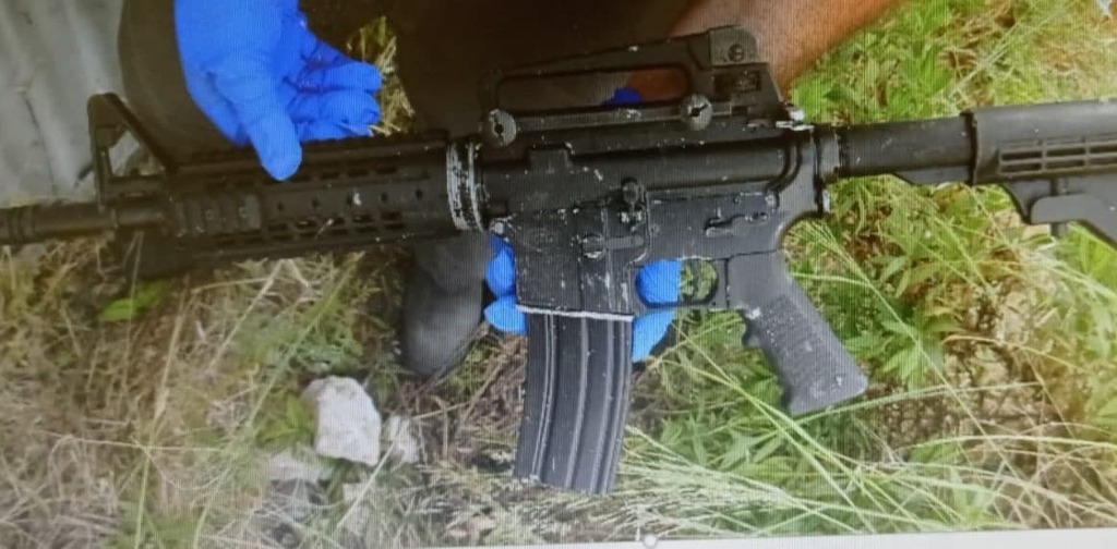 שבעה נרצחים בסכסוך ארוך שנים. כלי הנשק שנמצאו בסריקות (צילום: דוברות המשטרה) תיעוד אירוע ירי חריג ביישוב בענה בו נפצע באורח בינוני שוטר בקרב יריות עם עבריינים