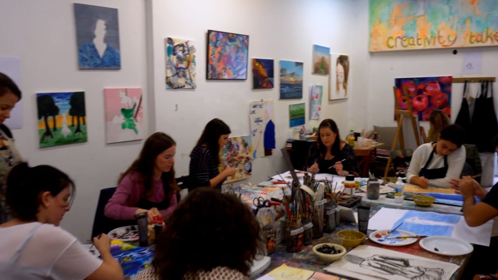 Michal Berman's Tel Aviv art studio (Photo: Shahar Goldstein) את הסטודיו שלה לאמנות בתל אביב פתחה אחרי שסיימה תואר שני בטיפול באומנויות באוניברסיטת חיפה.מיכל ברמן.