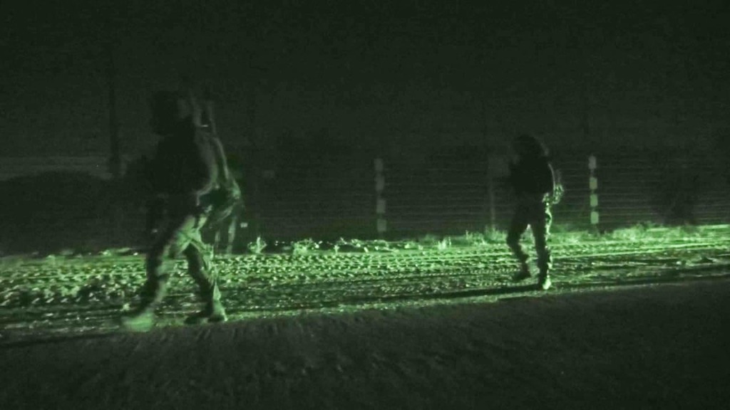 "חמאס נשאר מבולבל אחרי מבצע כזה, לא יודע מה עשינו מעבר לגבול". לחומי גולני בעזה בשטח עזה, עם כוח גולני: "פעילי חמאס זיהו אתכם ומציבים מולכם צלפים" – תיעוד מיוחד